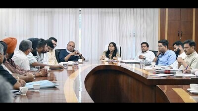 MC commissioner Shena Aggarwal during the meeting with dairy farmers at MC’s zone D office in Ludhiana on Monday. (HT Photo) MC commissioner Shena Aggarwal during the meeting with dairy farmers at MC’s zone D office in Ludhiana on Monday. (HT Photo)