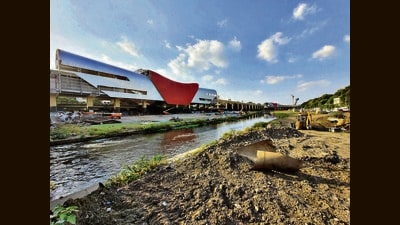Material used for metro work lying in Mutha riverbed in Pune. (Pratham Gokhale/HT Photo) Material used for metro work lying in Mutha riverbed in Pune. (Pratham Gokhale/HT Photo)