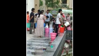 On Sunday, a few residents protested against the AOA following which officials of Noida authority reached the spot and provided residents with water tankers. (HT Photo) On Sunday, a few residents protested against the AOA following which officials of Noida authority reached the spot and provided residents with water tankers. (HT Photo)