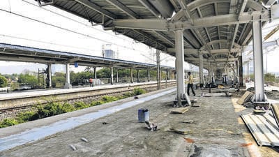 Thane MP Rajan Vichare, who had inspected the station work in February and declared that the station will be commissioned in a month based on inputs from the railway officials, has now written to railway minister Ashwini Vaishnav and MoS Railway Raosaheb Danve, on the delay. (Bachchan Kumar/ HT PHOTO) Thane MP Rajan Vichare, who had inspected the station work in February and declared that the station will be commissioned in a month based on inputs from the railway officials, has now written to railway minister Ashwini Vaishnav and MoS Railway Raosaheb Danve, on the delay. (Bachchan Kumar/ HT PHOTO)