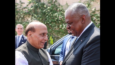 Union defence minister Rajnath Singh receives the US Secretary of Defence Lloyd J. Austin III on his arrival to inspect the Tri-Services Guard of Honour, at Manekshaw Centre in New Delhi on Monday. (ANI) Union defence minister Rajnath Singh receives the US Secretary of Defence Lloyd J. Austin III on his arrival to inspect the Tri-Services Guard of Honour, at Manekshaw Centre in New Delhi on Monday. (ANI)