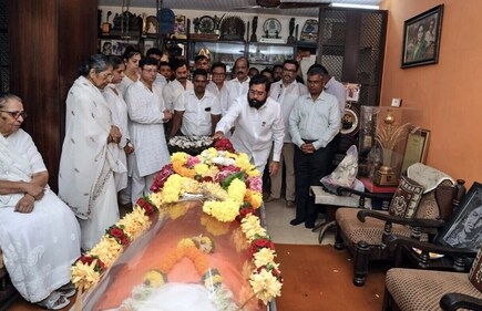 Maharashtra Chief Minister Eknath Shinde pays last respects to the mortal remains of veteran actress Sulochana Latkar at her residence, Prabhadevi, in Mumbai on Monday. Maharashtra Chief Minister Eknath Shinde pays last respects to the mortal remains of veteran actress Sulochana Latkar at her residence, Prabhadevi, in Mumbai on Monday.