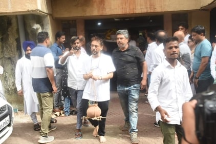 Kanwarjit Paintal, Harry Paintal and Hiten Paintal at Gufi Paintal's last rites. (Photo: Varinder Chawla) (Varinder Chawla) Kanwarjit Paintal, Harry Paintal and Hiten Paintal at Gufi Paintal's last rites. (Photo: Varinder Chawla) (Varinder Chawla)