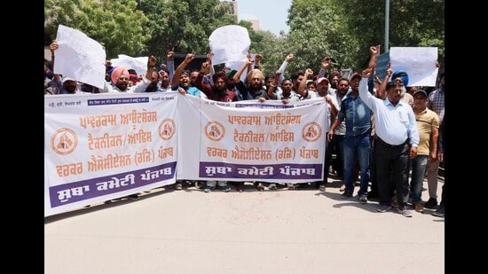 PSPCL contractual employees protesting in front of DC office in Ludhiana on Monday. (Manish/HT)
