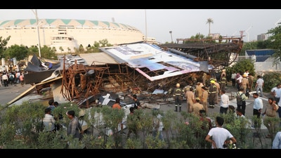 A huge signboard fell over the scorpio car outside Ekana sports city in Lucknow on Monday. (Deepak Gupta) A huge signboard fell over the scorpio car outside Ekana sports city in Lucknow on Monday. (Deepak Gupta)