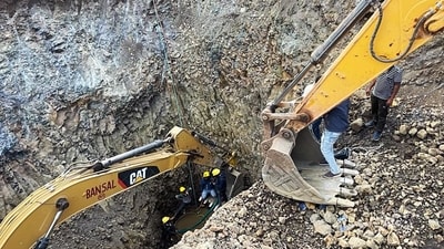 A two-and-a-half-year-old girl fell into a 300-feet deep borewell in a field in Madhya Pradesh's Sehore district (Representative image)