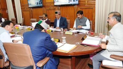 Himachal chief minister Sukhvinder Singh Sukhu presiding over the cabinet meeting in Shimla on Tuesday. The cabinet decided to constitute a committee on water cess. (HT Photo)
