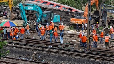 November 2016: Some 146 people were killed and more than 200 injured after an express train derailed near Pukhrayan, Kanpur, Uttar Pradesh.&nbsp; (REUTERS (Representative Image))