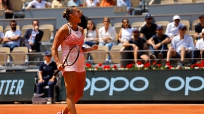Tennis - French Open - Roland Garros, Paris, France - June 6, 2023 Belarus' Aryna Sabalenka reacts during her quarter final match against Ukraine's Elina Svitolina REUTERS/Clodagh Kilcoyne (REUTERS)