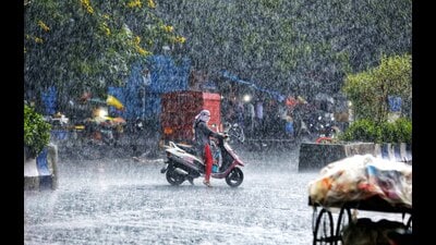 The civic body has plans to erect 45 temporary shelters to rehabilitate common citizens in case of heavy to very heavy downpours. (REPRESENTATIVE IMAGE)