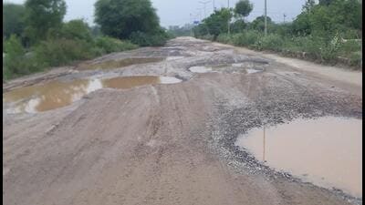 The condition of the Sector 114 outer road, which is one of the roads being revamped by GMDA. The condition of the Sector 114 outer road, which is one of the roads being revamped by GMDA.