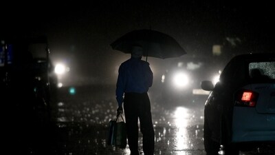 The IMD has predicted possibility of very light rain or drizzle towards night (Sunil Ghosh / Hindustan Times) The IMD has predicted possibility of very light rain or drizzle towards night (Sunil Ghosh / Hindustan Times)