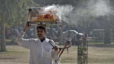 FSSAI works to ensure that street food served is hygienic and sage (HT Archive) FSSAI works to ensure that street food served is hygienic and sage (HT Archive)