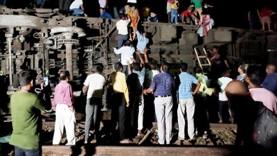 July 1988: An express train travelling from Bangalore to Thiruvananthapuram Central derailed on the Peruman bridge over Ashtamudi Lake in Kerala and plunged into the water, killing at least 106 people. (ANI (Representative Image)) July 1988: An express train travelling from Bangalore to Thiruvananthapuram Central derailed on the Peruman bridge over Ashtamudi Lake in Kerala and plunged into the water, killing at least 106 people. (ANI (Representative Image))