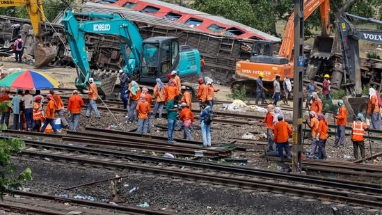 November 2016: Some 146 people were killed and more than 200 injured after an express train derailed near Pukhrayan, Kanpur, Uttar Pradesh.&nbsp;(REUTERS (Representative Image))