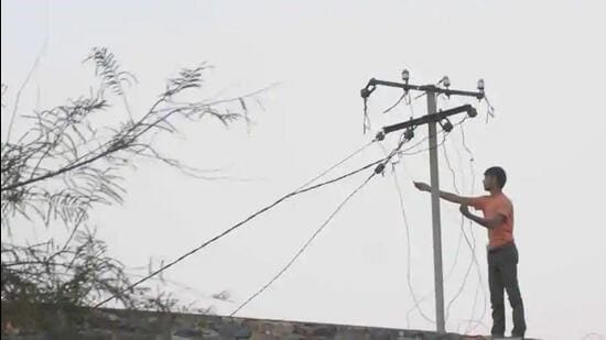 Recently, officials imposed a fine of ₹6.5 lakh to an ice cream manufacturer in the central zone for power theft. (HT File Photo)