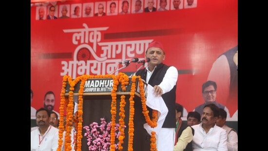 SP chief Akhilesh Yadav addressing his party cadres at Devkali in Lakhimpur Kheri on Tuesday. (HT)