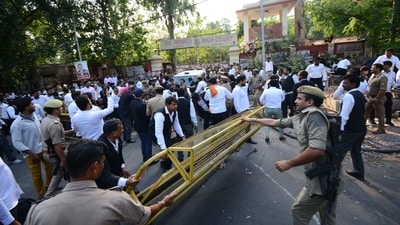 Lawyers Protesting outside Lucknow High Court after gangster Sanjeev Jeeva was shot dead on the old high court premises in Lucknow. (Photo by Deepak Gupta Hindustan Times) Lawyers Protesting outside Lucknow High Court after gangster Sanjeev Jeeva was shot dead on the old high court premises in Lucknow. (Photo by Deepak Gupta Hindustan Times)