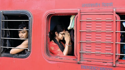 A woman prays as the Coromandel Express leaves Shalimar station in West Bengal, four days after the accident, on Wednesday. (Samir Jana/HT photo)