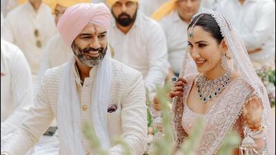 Ashesh L Sajnani with Sonnalli Seygall (Instagram) Ashesh L Sajnani with Sonnalli Seygall (Instagram)
