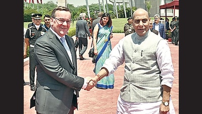 Defence minister Rajnath Singh receives German federal minister of defence Boris Pistorius on his arrival to inspect the Guard of Honour, at Manekshaw Centre, in New Delhi. (Sanjeev Verma/HT) Defence minister Rajnath Singh receives German federal minister of defence Boris Pistorius on his arrival to inspect the Guard of Honour, at Manekshaw Centre, in New Delhi. (Sanjeev Verma/HT)