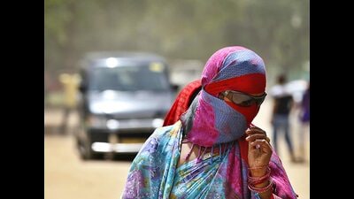 In 2023, the state has seen a threefold increase in the number of heat stroke cases with 2,189 suspected heat stroke cases (REPRESENTATIVE IMAGE) In 2023, the state has seen a threefold increase in the number of heat stroke cases with 2,189 suspected heat stroke cases (REPRESENTATIVE IMAGE)