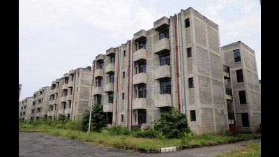 Of the total defaulters, at 7,008, the maximum are from Dhanas, followed by 2,018 from Maloya and 1,388 from Mauli Jagran, said Yashpal Garg, chief executive officer, Chandigarh House Board. (HT File) Of the total defaulters, at 7,008, the maximum are from Dhanas, followed by 2,018 from Maloya and 1,388 from Mauli Jagran, said Yashpal Garg, chief executive officer, Chandigarh House Board. (HT File)