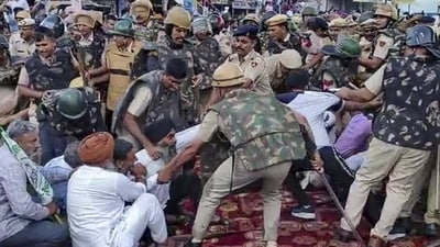 Police personnel detain farmers during their protest against the Haryana government’s decision to not buy sunflower seeds on the minimum support price (MSP), in Kurukshetra on Tuesday. (PTI) Police personnel detain farmers during their protest against the Haryana government’s decision to not buy sunflower seeds on the minimum support price (MSP), in Kurukshetra on Tuesday. (PTI)