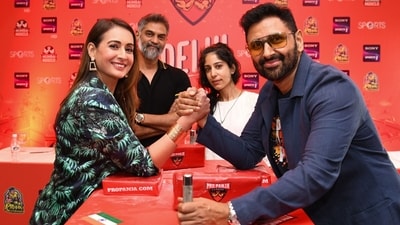 Preeti Jhangiani and Parvin Dabas (Paras Mendiratta)
