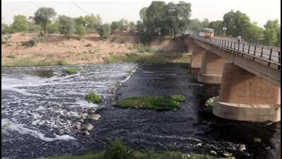 Reviewing the progress of the bridge, Haryana assembly speaker and MLA Gian Chand Gupta instructed the officer concerned to ensure its completion by the end of September 2023. (HT File)