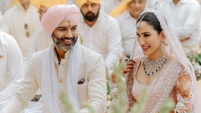 Actor Sonnalli Seygall tied the knot with businessman Ashesh L Sajnani on Wednesday in Mumbai. After their wedding ceremony, the couple shared a joint post on Instagram. Sharing a few pictures, they wrote, “Sabr & Shukr (Patience and thanks) (folded hands emoji). Patience is good.” Actor Sonnalli Seygall tied the knot with businessman Ashesh L Sajnani on Wednesday in Mumbai. After their wedding ceremony, the couple shared a joint post on Instagram. Sharing a few pictures, they wrote, “Sabr & Shukr (Patience and thanks) (folded hands emoji). Patience is good.”