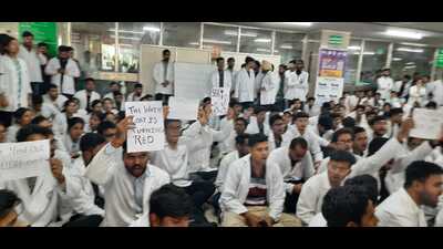 The clashes broke out on Sunday night at Munshi Premchand hostel of GBU where MBBS students of GIMS have been given accommodation as GIMS hostel is still under construction. (HT Photo) The clashes broke out on Sunday night at Munshi Premchand hostel of GBU where MBBS students of GIMS have been given accommodation as GIMS hostel is still under construction. (HT Photo)