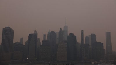 The US Air Quality Index for New York hit 222 on its 0-500 scale at 01:05 a.m., putting the air in the “very unhealthy” category. (Getty Images via AFP) The US Air Quality Index for New York hit 222 on its 0-500 scale at 01:05 a.m., putting the air in the “very unhealthy” category. (Getty Images via AFP)