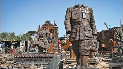 Unfinished art installations related to the Indian freedom struggle, and recycled waste, at the workshop located behind a waste-to-wonder park at Rajiv Gandhi Smriti Van in New Delhi. (Ajay Aggarwal/HT Photo) Unfinished art installations related to the Indian freedom struggle, and recycled waste, at the workshop located behind a waste-to-wonder park at Rajiv Gandhi Smriti Van in New Delhi. (Ajay Aggarwal/HT Photo)