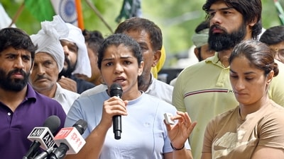 Wrestlers Vinesh Phogat, Sakshi Malik and Bajrang Punia speak with the media during their protest against Wrestling Federation of India (WFI) chief Brij Bhushan Sharan Singh, at Jantar Mantar, in New Delhi, India, on Sunday, May 28, 2023. (Photo by Sanjeev Verma/ Hindustan Times) Wrestlers Vinesh Phogat, Sakshi Malik and Bajrang Punia speak with the media during their protest against Wrestling Federation of India (WFI) chief Brij Bhushan Sharan Singh, at Jantar Mantar, in New Delhi, India, on Sunday, May 28, 2023. (Photo by Sanjeev Verma/ Hindustan Times)