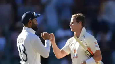 Virat Kohli (L) with Steve Smith (ICC) Virat Kohli (L) with Steve Smith (ICC)