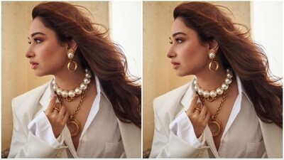 Tamannaah opted for an open-hair look with a middle partition, allowing her luscious tresses to gracefully cascade down her shoulders. (Instagram/@tamannaahspeaks) Tamannaah opted for an open-hair look with a middle partition, allowing her luscious tresses to gracefully cascade down her shoulders. (Instagram/@tamannaahspeaks)
