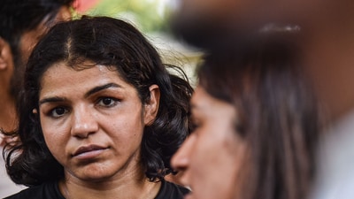 Wrestlers Sakshi Malik and Vinesh Phogat address the media during their protest against WFI chief Brij Bhushan Sharan Singh on May 20. Wrestlers Sakshi Malik and Vinesh Phogat address the media during their protest against WFI chief Brij Bhushan Sharan Singh on May 20.