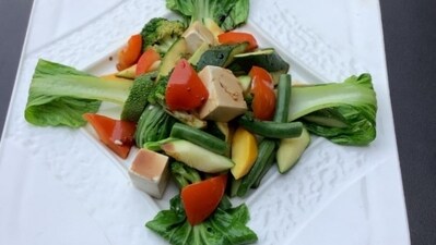 Tofu and colourful vegetables: Stir-fry tofu with colourful vegetables like bell peppers, broccoli, and snow peas, seasoned with garlic, ginger and tamari sauce. (Chef Shankar Devnath ) Tofu and colourful vegetables: Stir-fry tofu with colourful vegetables like bell peppers, broccoli, and snow peas, seasoned with garlic, ginger and tamari sauce. (Chef Shankar Devnath )
