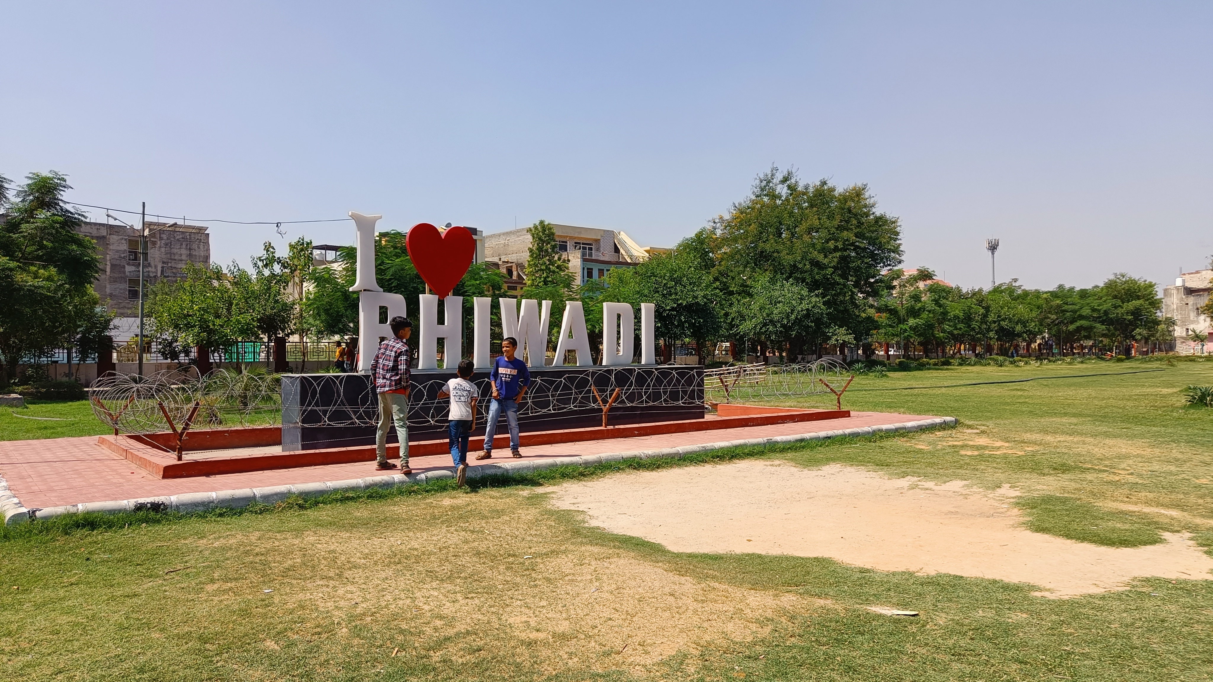 Many residents refer to Bhiwadi as a poor version of Gurugram because of the large number of high-rise residential towers in the city, but the lack of facilities like parks and malls. (Manoj Sharma/HT Photo) Many residents refer to Bhiwadi as a poor version of Gurugram because of the large number of high-rise residential towers in the city, but the lack of facilities like parks and malls. (Manoj Sharma/HT Photo)