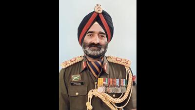 An alumnus of National Defence Academy, Lieutenant General BS Randhawa (retd) was commissioned into the first battalion of the Sikh Regiment in 1960. (HT Photo)