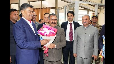 Himachal chief minister Sukhvinder Singh Sukhu welcomes Union power minister RK Singh at Jubbarhatti airport in Shimla on Thursday. Prime Minister Narendra Modi has sanctioned ₹4,800 crore in the Union budget for the ‘Vibrant villages programme’. (HT Photo) Himachal chief minister Sukhvinder Singh Sukhu welcomes Union power minister RK Singh at Jubbarhatti airport in Shimla on Thursday. Prime Minister Narendra Modi has sanctioned ₹4,800 crore in the Union budget for the ‘Vibrant villages programme’. (HT Photo)