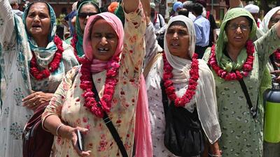 Indian Sikh pilgrims arrive in Pakistan through the Wagah border post to attend ‘Jor Mela’. (AFP)