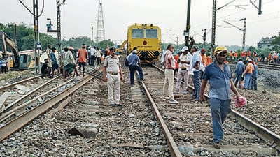 Railway maintenance teams clearing the tracks after the debris of the trains were scattered all around due to the accident. (HT Photo/Arabinda Mahapatra) Railway maintenance teams clearing the tracks after the debris of the trains were scattered all around due to the accident. (HT Photo/Arabinda Mahapatra)