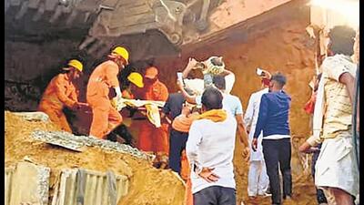 Rescue operations being carried out in Bihar’s Rohtas district on Thursday. (HT Photo) Rescue operations being carried out in Bihar’s Rohtas district on Thursday. (HT Photo)