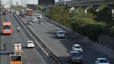 Sarita Vihar flyover near Apollo Hospital in New Delhi on Thursday. The repairs at the Sarita Vihar flyover will take around 50 days. PWD initially announced that work would start on June 7, but deferred the project. The repair work may now start next week. (Vipin Kumar/HT Photo) Sarita Vihar flyover near Apollo Hospital in New Delhi on Thursday. The repairs at the Sarita Vihar flyover will take around 50 days. PWD initially announced that work would start on June 7, but deferred the project. The repair work may now start next week. (Vipin Kumar/HT Photo)