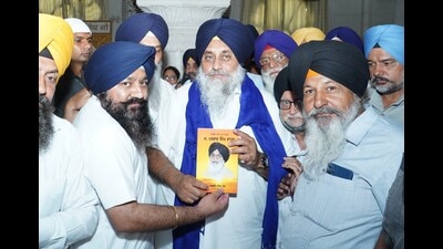 Shiromani Akali Dal president Sukhbir Singh Badal during a remembrance function organised by the Mohali party unit in the memory of the former chief minister at Gurdwara Singh Shaheedan, Sohana, in Mohali. (HT Photo)