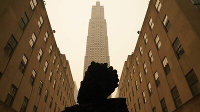 &nbsp;A sculpture by South Korean artist Lee Bae, titled "Issu du feu (From Fire)" is displayed outside of Rockefeller Center as smoke from the wildfires in Canada cause hazy conditions. (AFP)