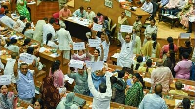 The MCD meeting at the Civic Centre in New Delhi on Thursday. (Raj K Raj/HT Photo)