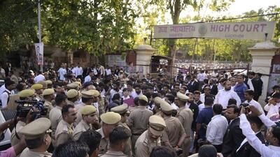 The scene outside the Lucknow court premises after the killing of gangster Sanjeev Maheshwari alias Jeeva. (HT FILE PHOTO) The scene outside the Lucknow court premises after the killing of gangster Sanjeev Maheshwari alias Jeeva. (HT FILE PHOTO)